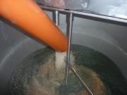 le malt arrive dans la cuve d'empâtage